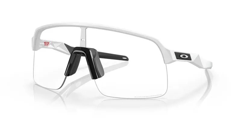 Oakley Sutro Lite OO-9463-46 In Clear Photochromic Lens/White Frame