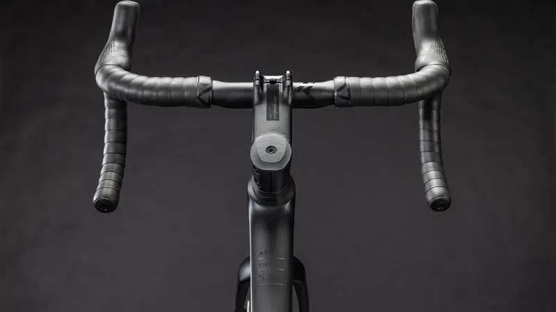 Cube Attain C62 SLT Road Bike In Carbon/Coal Chrome-3