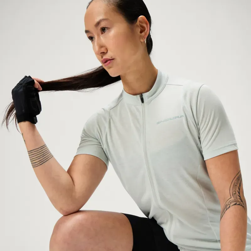 Endura Women's Loop S/S Zipped Jersey in Mains Grey-7