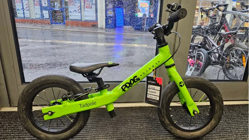 Frog Tadpole 12 Kids Balance Bike Age 2-3 in Green - Second Hand