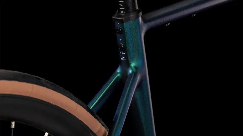 Cube Attain SLX Road Race Bike in Goblin/Yellow-2